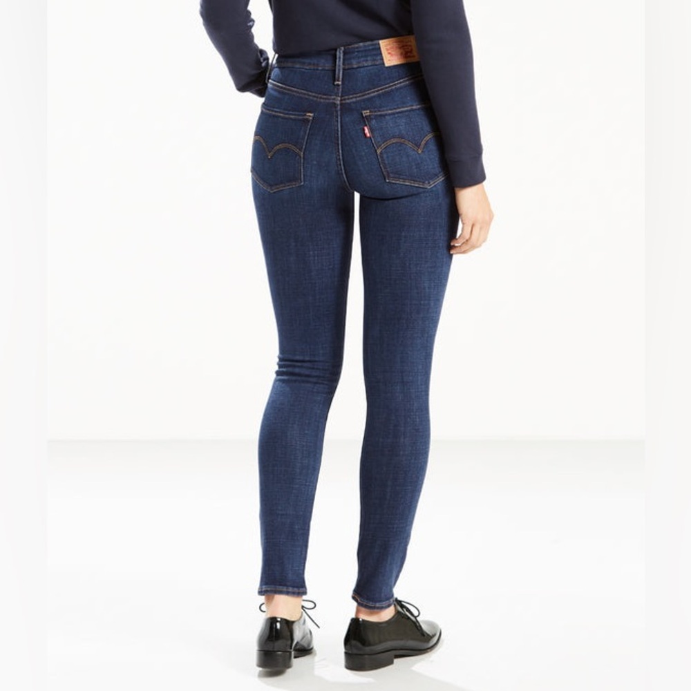 Levi’s 721 High Rise Skinny Ankle Dark Wash Size 27